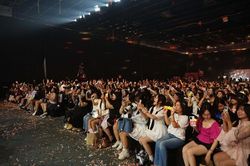 Từ 'đặc quyền' fan meeting đến mô hình kinh tế người hâm mộ: Kéo dài 'vòng đời' cho các sản phẩm giải trí