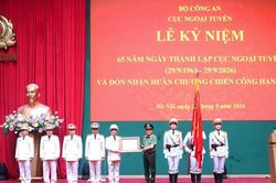 Đại tướng Lương Tam Quang trao Huân chương Chiến công hạng nhất tặng Cục Ngoại tuyến