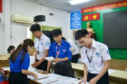 Xung kích vì nhân dân phục vụ