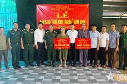 Sơn La bàn giao 'Nhà tình nghĩa' và 'Nhà đồng đội' tặng gia đình chính sách