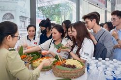 Chợ xưa kể chuyện nếp nhà người Việt
