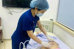 Nhập viện cấp cứu vì tiêm chất làm đầy từ nhiều năm trước