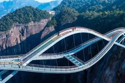 Tên là cầu Như Ý nhưng nhìn đã thấy thót tim