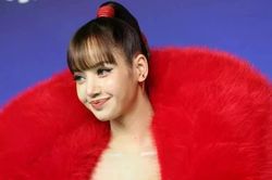 Lisa (BlackPink) chiếm trọn sự chú ý