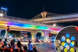 Cầu vượt Hà Nội khoác 'áo hoa' rực rỡ về đêm