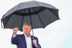 Tổng thống Trump cân nhắc cấm Mỹ xuất khẩu dầu diesel