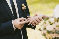 Cuộc đời bớt nhọc nhằn khi chọn đúng người để kết hôn