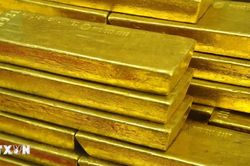 Giá vàng giảm hơn 2% trong tuần, chịu sức ép từ căng thẳng Hormuz