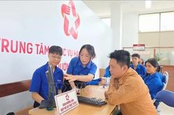 Chuyển đổi số ở Gia Lai: Đi từng ngõ, gõ từng nhà, hướng dẫn từng người dân
