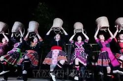 Để trang phục truyền thống dân tộc thực sự 'sống' cùng thời đại