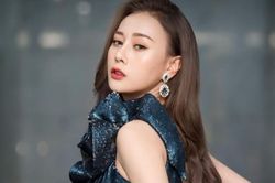 Phương Oanh hạnh phúc đón ngày trọng đại bên hội bạn thân