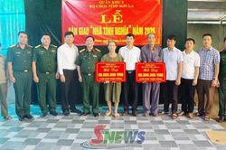 Bàn giao 'Nhà tình nghĩa' và 'Nhà đồng đội' tại xã Tân Phong và Suối Tọ