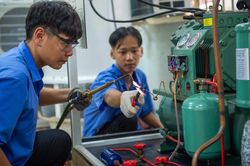 Học sinh trung học nghề vẫn có thể dự thi tốt nghiệp THPT
