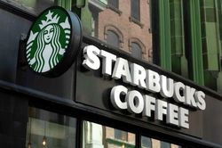 Starbucks thu hẹp mạng lưới, đóng khoảng 250 cửa hàng tại Bắc Mỹ
