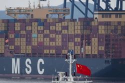 Lợi nhuận công nghiệp Trung Quốc tăng thấp nhất năm