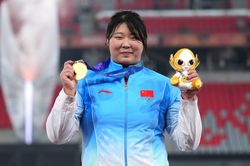 VĐV Trung Quốc 18 tuổi ném 1 lao phá kỷ lục ASIAD, nhà vô địch Olympic phát khóc