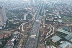 Cận cảnh nút giao nhiều tầng đang thành hình ở phía Tây Hà Nội