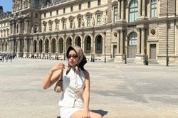 Chi Pu tựa nàng thơ giữa lòng kiến trúc cổ kính châu Âu