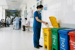 Phân loại chất thải tại nguồn, góp phần xây dựng bệnh viện xanh, sạch, đẹp