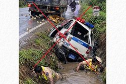 Công an lên tiếng về bức ảnh CSGT gặp nạn dưới mương đang lan truyền trên mạng