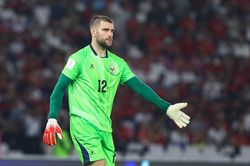 Thủ môn của Ajax cứu tuyển Indonesia