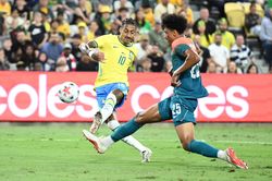 Brazil thắng kịch tính trên đất Australia