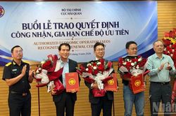 Bảy doanh nghiệp được công nhận, gia hạn chế độ doanh nghiệp ưu tiên