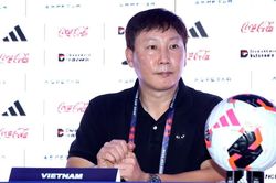 Huấn luyện viên Kim Sang Sik tiếc nuối khi đội tuyển Việt Nam không thể ghi bàn