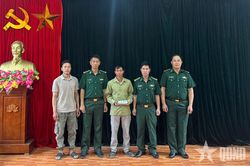 Điện Biên: Bộ đội Biên phòng trả lại của rơi