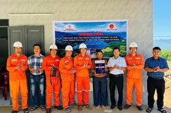 Bàn giao 2 mái ấm nghĩa tình cho hộ nghèo xã Trà Tân