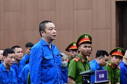 Vợ cựu Viện trưởng Viện Pháp y tâm thần Trung ương nhận túi quà 198 triệu đồng rồi nhắn tin nói 'thiếu 4 tờ'