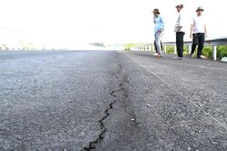Mặt đường cao tốc Biên Hòa - Vũng Tàu xuất hiện vết nứt