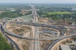 Cuộc đua mới nối dài mạng lưới đường bộ cao tốc
