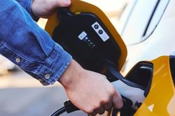 Chủ xe điện Anh cho rằng quy tắc 'sạc 80%' đã lỗi thời, có thể sạc linh hoạt hơn