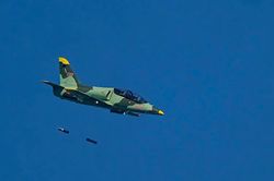 Không quân Việt Nam lần đầu bắn, ném bom đạn thật trên máy bay L-39NG