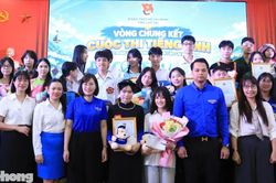 Tuổi trẻ Lào Cai quảng bá quê hương bằng tiếng Anh