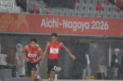 Sự cố rơi gậy khiến đội tiếp sức 4x400m nam về cuối ở Asiad 20