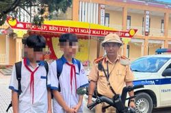 Xử lý 2 học sinh lạng lách trên Quốc lộ 45