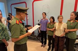 Bắt tạm giam người phụ nữ ở Hà Nội về tội lợi dụng các quyền tự do dân chủ