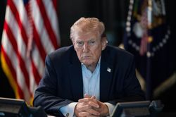Ông Trump chỉ trích Anh vì thả nghi phạm âm mưu tấn công căn cứ Mỹ