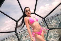 Hoa hậu Emoura Phạm tập đến 1h sáng để thi áo tắm ở Miss Grand International