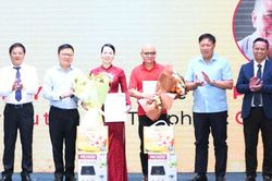 Viết về con gái đi lấy chồng, nhà văn Phạm Ngọc Tiến giành giải Nhất