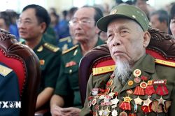 Trao danh hiệu Anh hùng Lực lượng Vũ trang Nhân dân cho Đại úy Nguyễn Văn Tích