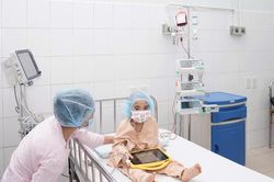 Bé trai 18 tháng tuổi hiến tủy cứu chị gái 4 tuổi: Câu chuyện khiến nhiều người xúc động