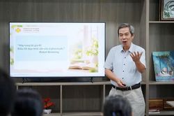 Trao 'liều thuốc 0 đồng' đến người cao tuổi
