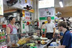 Giữ an toàn thực phẩm thời điểm giao mùa
