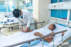 Cấp cứu thành công nam bệnh nhân bị rắn cắn nguy kịch
