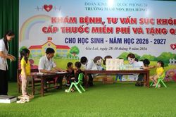 Đoàn Kinh tế - Quốc phòng 74 khám sức khỏe miễn phí cho 520 trẻ em