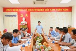 Phú Thủy triển khai các giải pháp khắc phục tình trạng cát tràn xuống đường