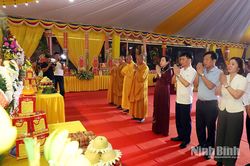 Lễ cầu siêu tưởng niệm các Anh hùng liệt sĩ nhân kỷ niệm 60 năm Ngày hy sinh của Mười nữ dân quân pháo phòng không Lam Hạ